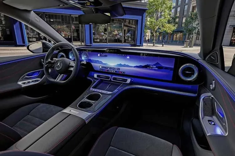 เผยโฉมสุดอลังการ! ภายใน Mercedes-Benz C-Class EV ใหม่ พร้อมหน้าจอ MBUX Hyperscreen 39.1 นิ้ว