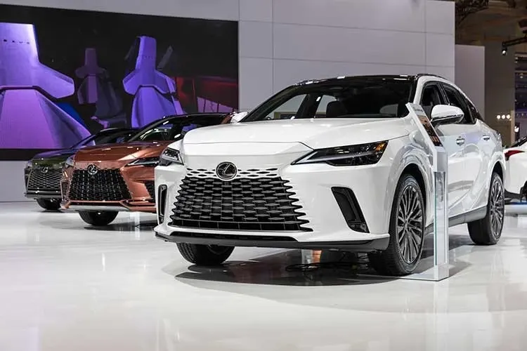 Lexus เวียดนาม สร้างประวัติศาสตร์ลดราคาครั้งใหญ่! LM 500h ลดกว่า 300 ล้านดอง พร้อมการรับประกัน 10 ปี
