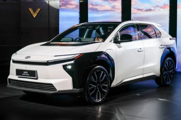 Toyota bZ4X 2026: EV พรีเมียมโฉมใหม่ เปิดตัวใน SEA เตรียมเขย่าตลาดเวียดนาม เริ่มต้น 1.45 พันล้านดอง