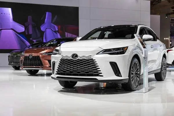 Lexus เวียดนาม สร้างประวัติศาสตร์ลดราคาครั้งใหญ่! LM 500h ลดกว่า 300 ล้านดอง พร้อมการรับประกัน 10 ปี