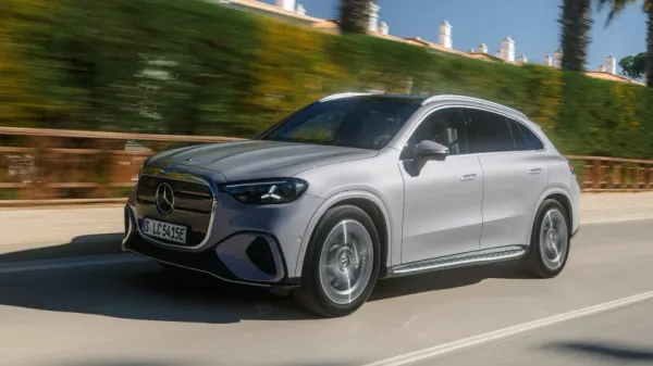 สิ้นสุดยุคดีไซน์แยกเส้นทาง! Mercedes-Benz เตรียมควบรวมหน้าตารถ EV และรถน้ำมันให้เป็นหนึ่งเดียว